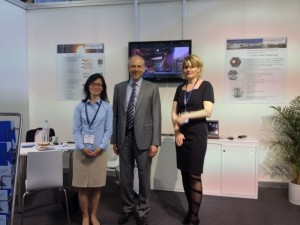 The photo shows from left to right: Man-Ling Tung-Pieper (Sales Kuhn Special Steel Germany), Susanne Risch (General Manager Kuhn Special Steel Asia) und Andre Kuhn (Managing Director)